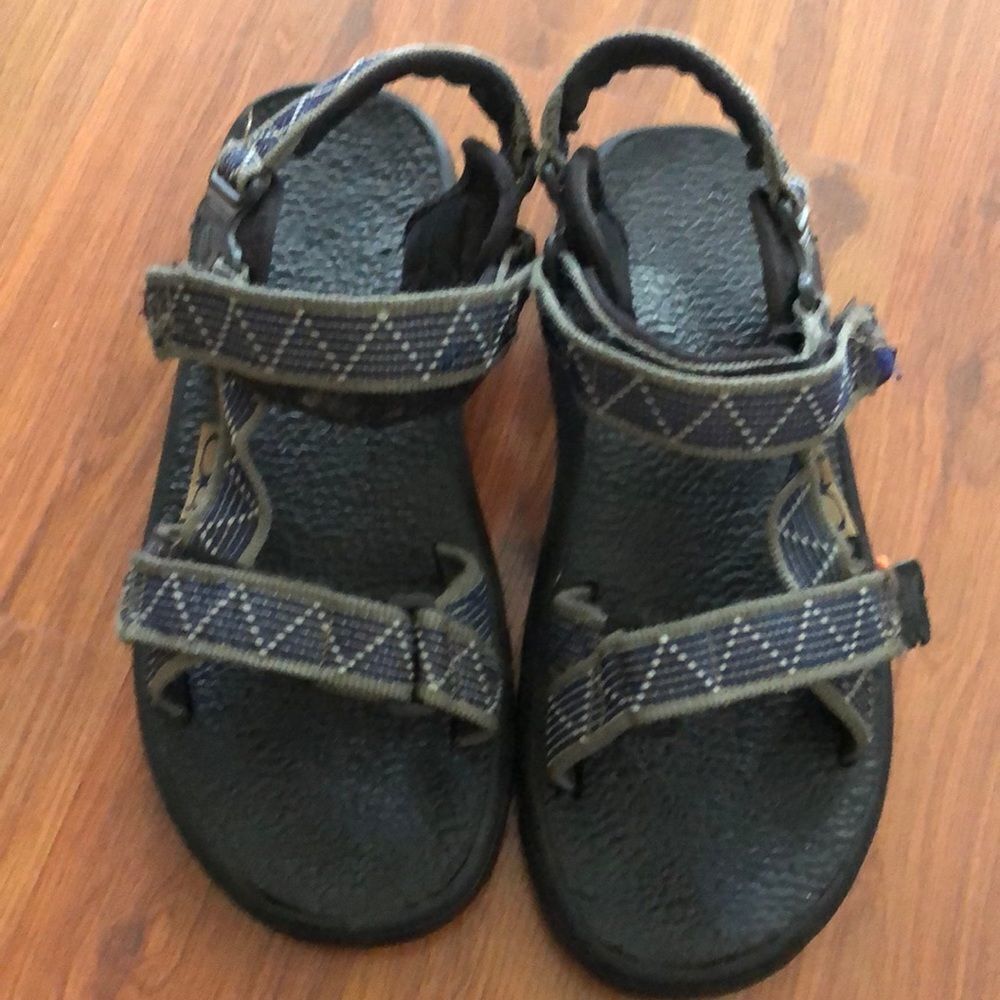 OP men’s reef outdoor sandals  size 9